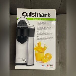 Cuisinart CCJ-500 Pulp Control Citrus Juicer, Brushed Stainless,Black/Stainless.